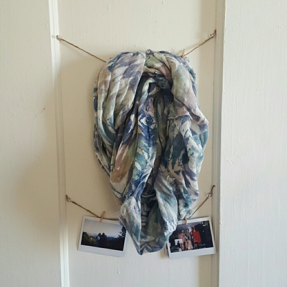 🌼urban outfitters circle scarf🌼