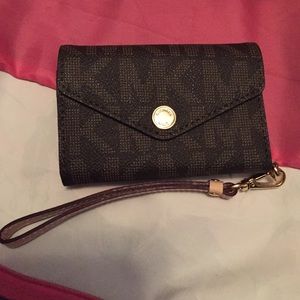 iPhone 4 Michael Kors wallet wristlet