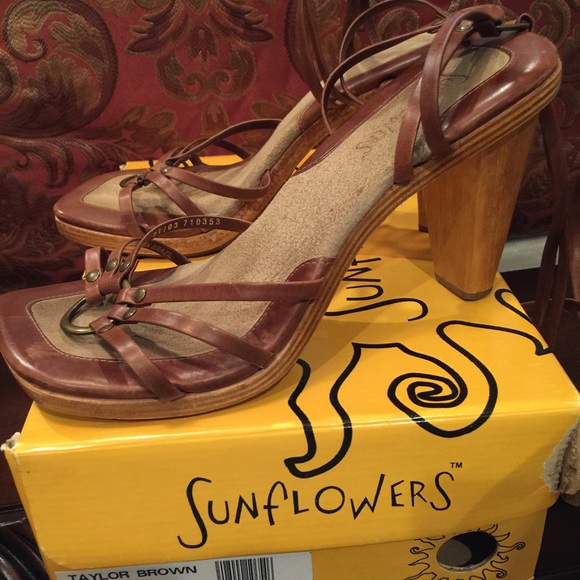 Sunflowers Brand ankle/leg wrap sandals.  Sz 9