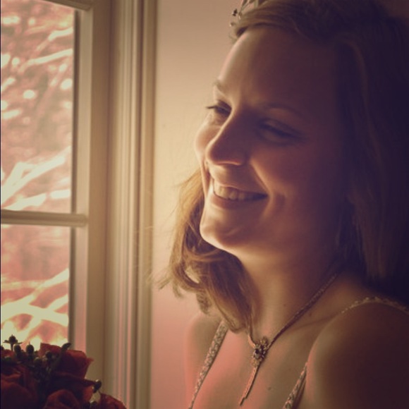 Meet your Posher, Mallory - Picture 2 of 2