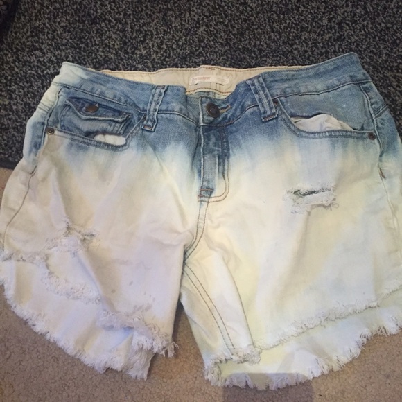 High wasted shorts, white washed