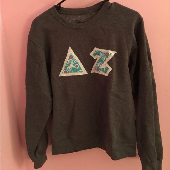 Delta zeta lettered sweatshirt