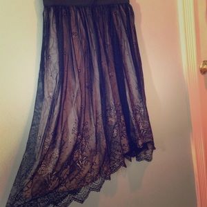 Detailed lace midi skirt.