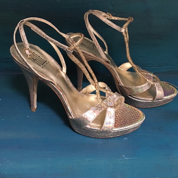 Sandals - Picture 2 of 3