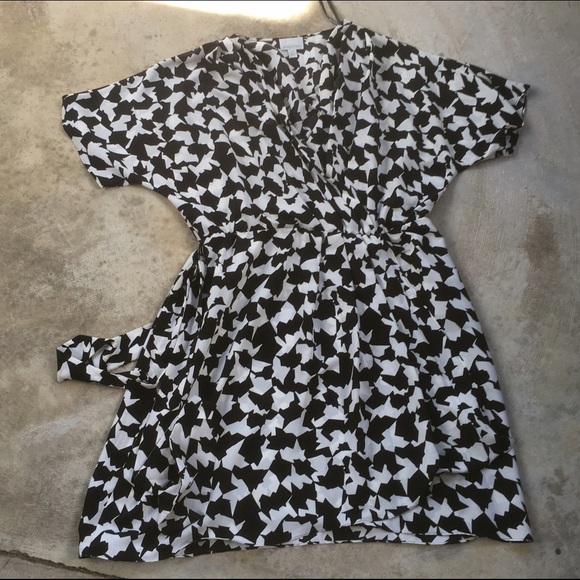 B&W wrap dress with matching belt