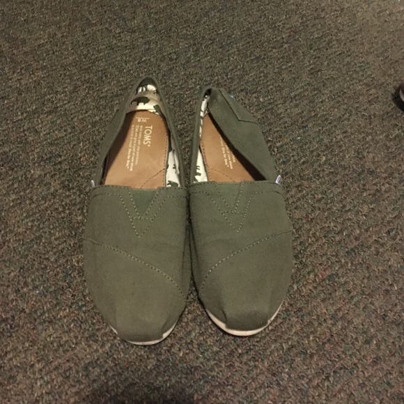 🚫SOLD ON MERCARI🚫 Olive green Toms