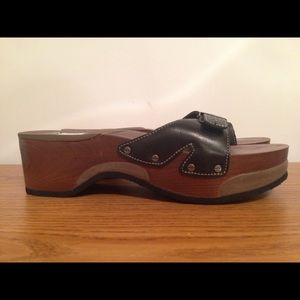 Dr. Sholl's slip on sandals!