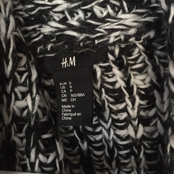 H&M BW knit oversized sweater - Picture 2 of 2
