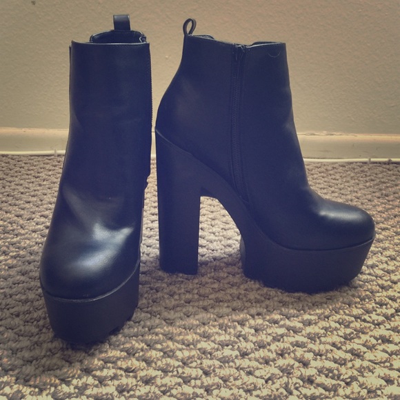 Size 7 black platform booties