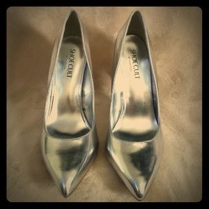 Shoe Cult Luxe Pump in Silver by Nastygal