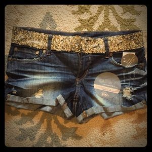 🌺‼️**Embellished Vanity Shorts! New!🌺