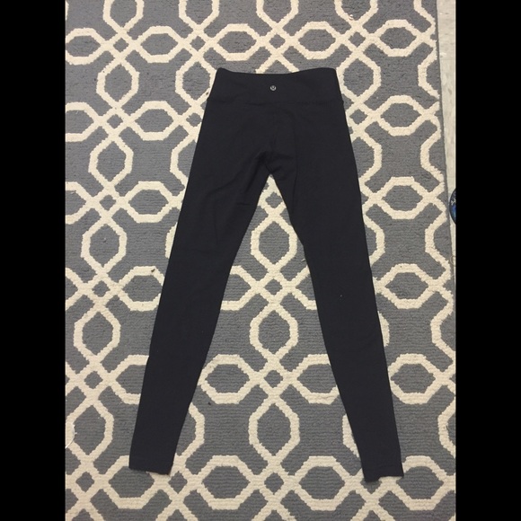 Black lululemon wonder under leggings