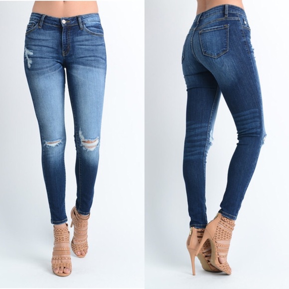 SOLD!✨✨Distressed Skinny Jeans - Picture 2 of 4