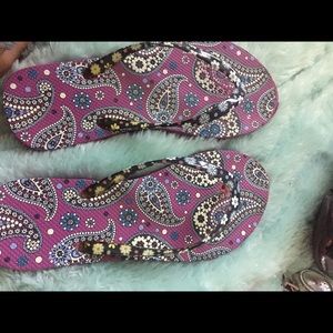 Vera Bradley flip flops size is a range from 7-8
