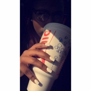 Meet your Posher, Antionette