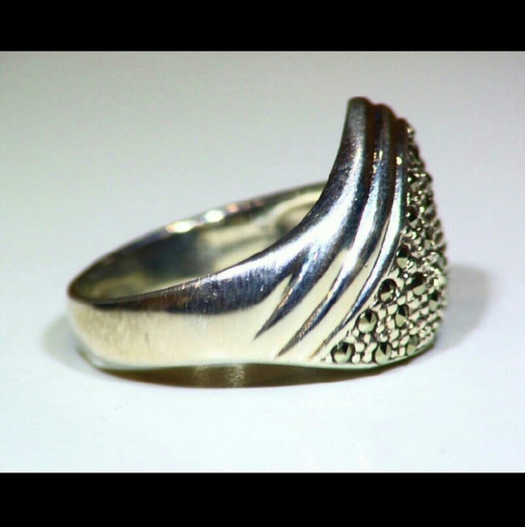 .925 Sterling Silver Marcasite woman's Ring - Picture 3 of 4