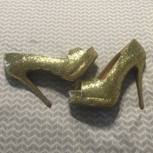 Gorgeous sz 8.5 gold sequins heels