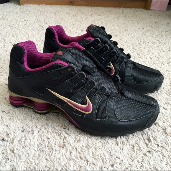 NIKE SHOX