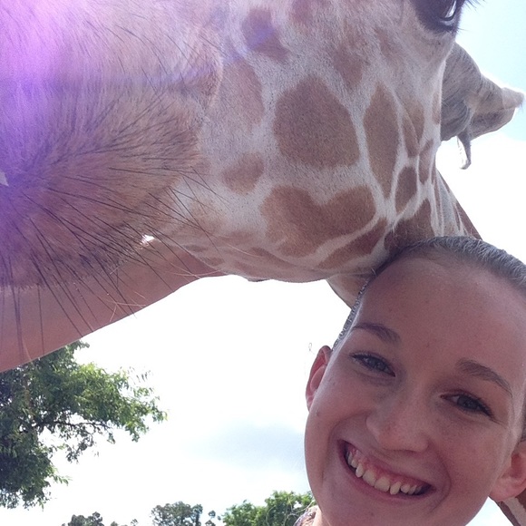 Meet your Posher, Rebecca - Picture 2 of 4