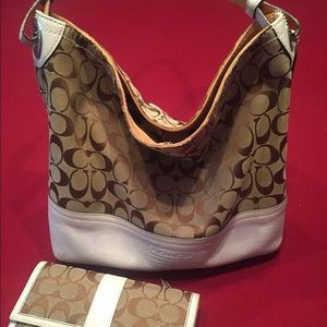 Coach purse and matching wallet 💕