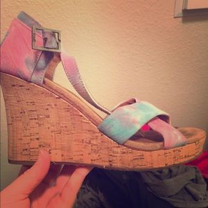 TOMS size 8 wedges tie dye
