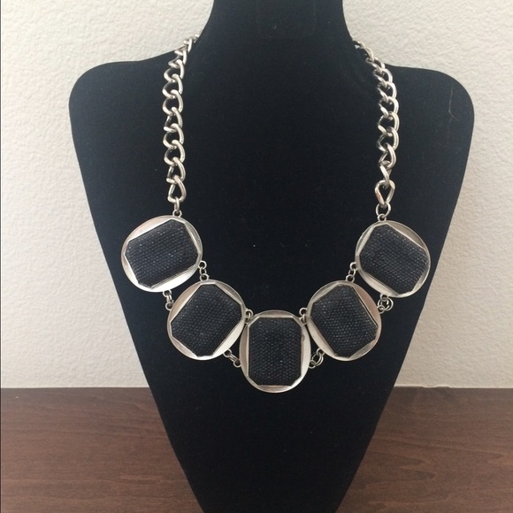 Jewelry - Stylish statement necklace
