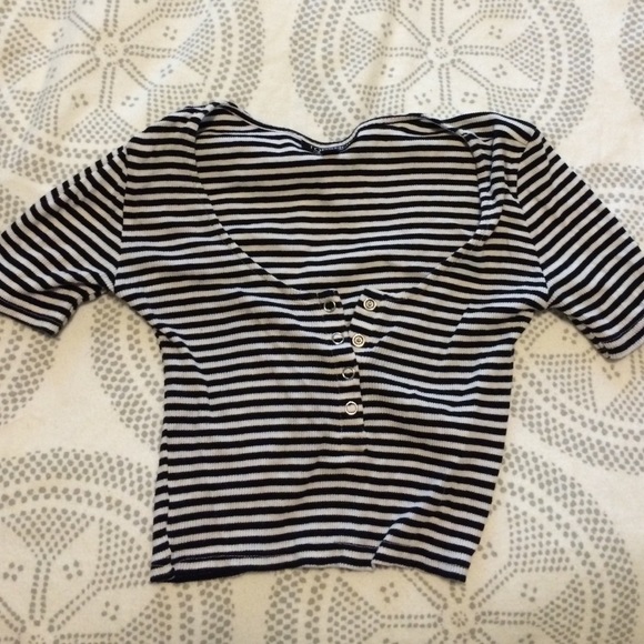 Ribbed black and white crop top