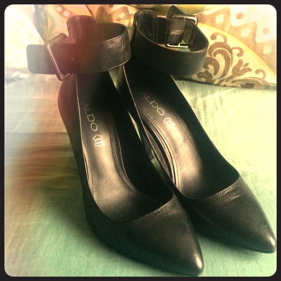 Aldo black pump heels NWOT