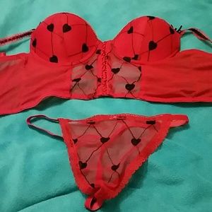 Very cute lingerie set no tags but never worn