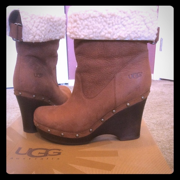 UGG Shoes - ✨NIB! ✨Ugg Chocolate Carnagie 👢🍫
