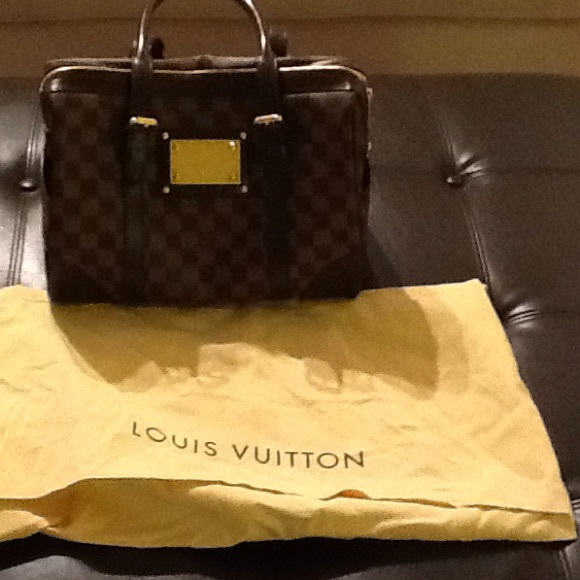 Louis Vuitton Berkley Purse