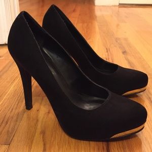 Black suede Aldo pumps with gold detail
