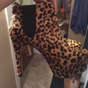 Vince Camuto leopard heels
