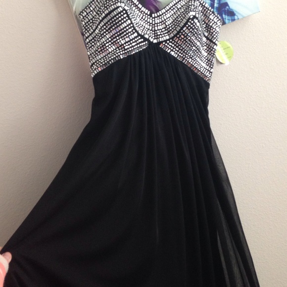 Prom dress - Picture 2 of 3
