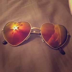 Heart glasses (NWOT)