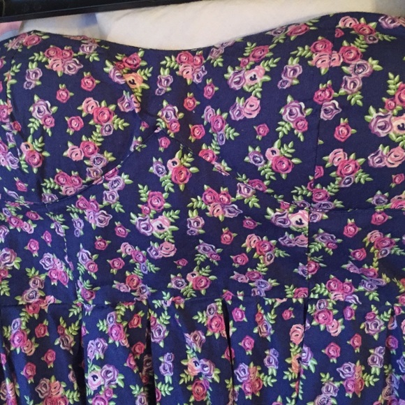 Sundress - Picture 3 of 3