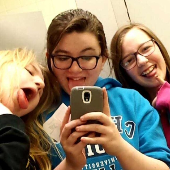 Meet your Posher, Rhiya - Picture 1 of 1