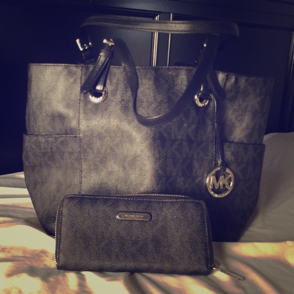 Michael Kors Handbags - Michael Kors Purse with Matching Wallet!