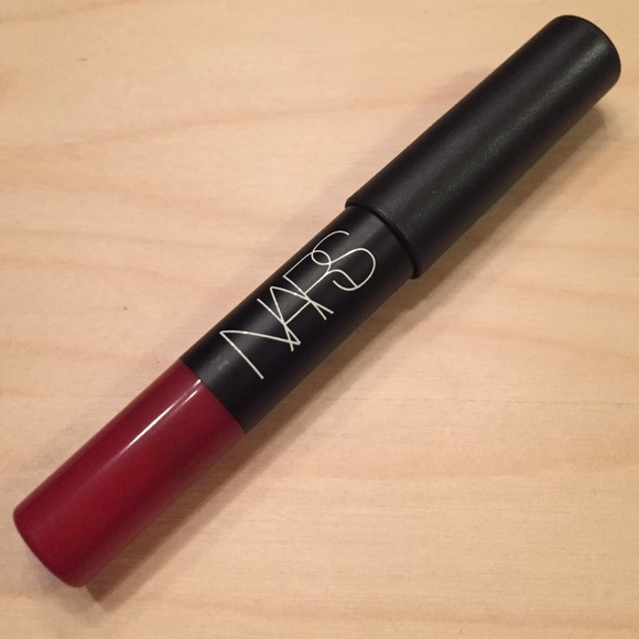NARS - velvet matte lip pencil in Cruella