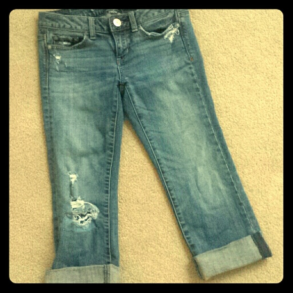 AEO Distressed Jean Capris