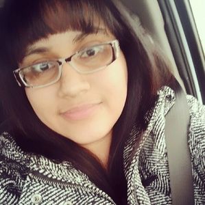 Meet your Posher, Yecenia