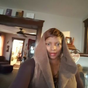 Meet your Posher, Dana