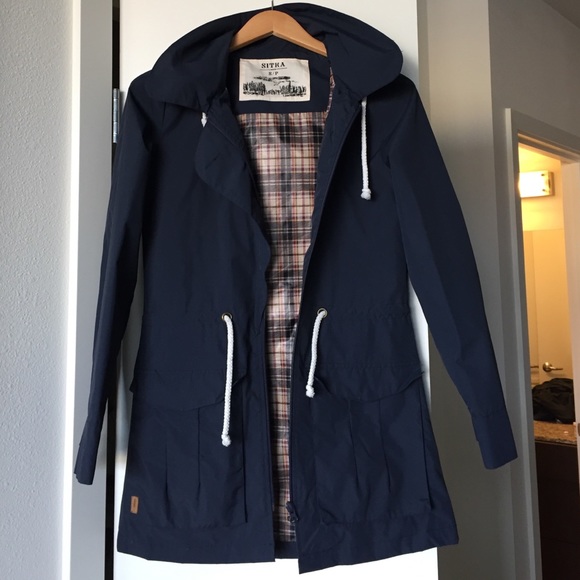 Hooded rain coat