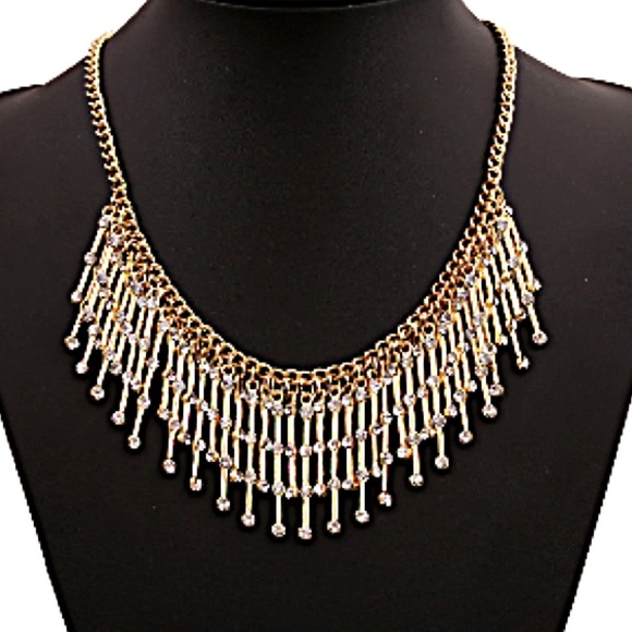 Jewelry - ✨ Host Pick ✨ Golden Statement Necklace