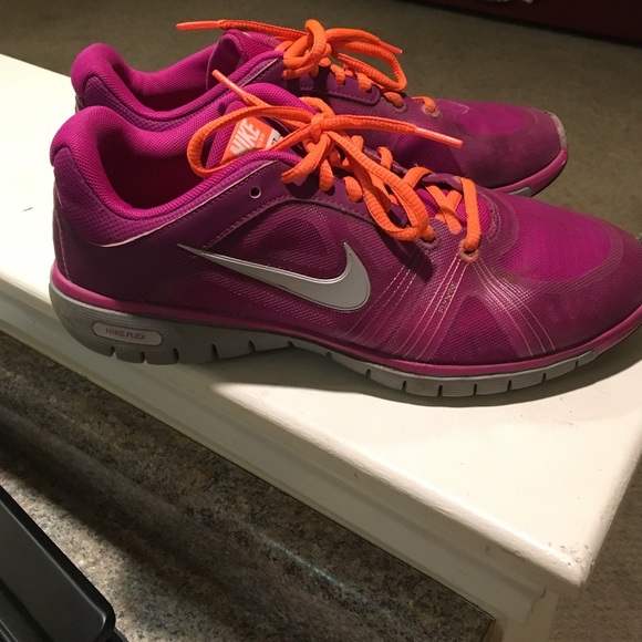 Nike Shoes - Nike Move Fit Sneakers