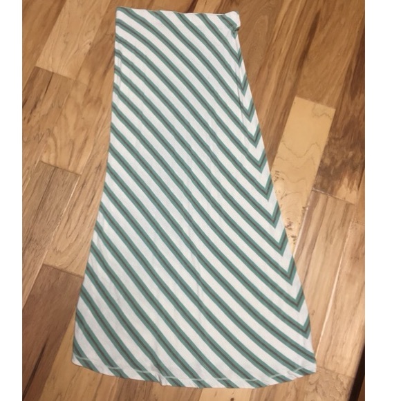 Amazing max studio maxi skirt with blue stripes