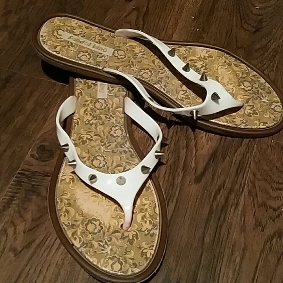 Clearance Studded beach sandles
