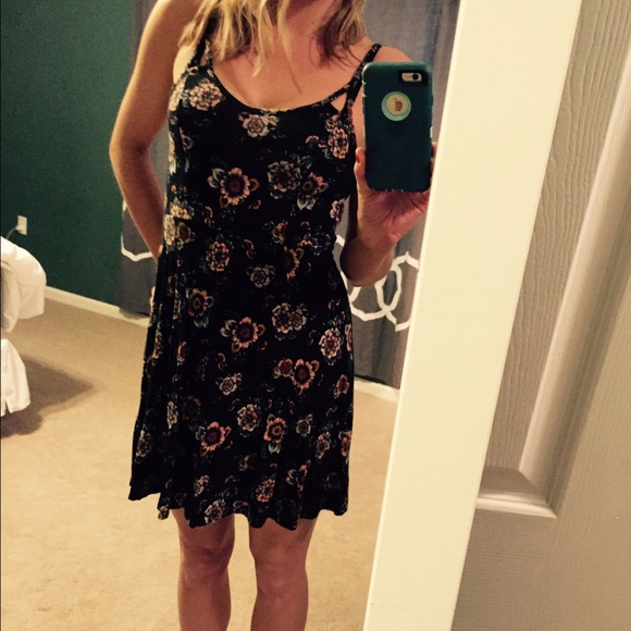 🎉🎉HP 3/20/16NWOT Black strappy  dress
