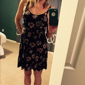 🎉🎉HP 3/20/16NWOT Black strappy  dress