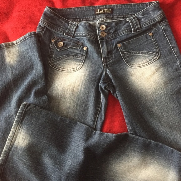 Dark blue jeans with an acid white wash.